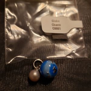 Vantel Pearl's Globe Charm